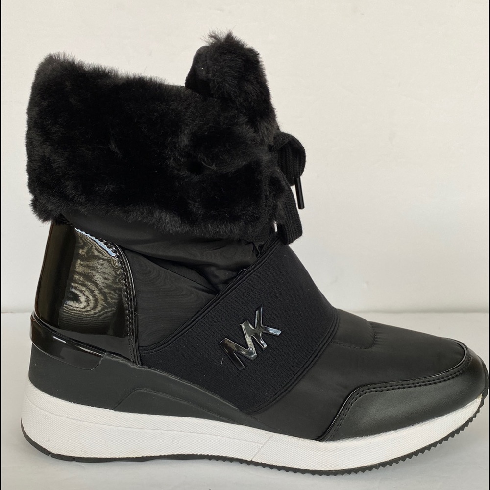 MICHAEL KORS SHAY NYLON WARMTH BLACK BOOT SIZE: 8.5